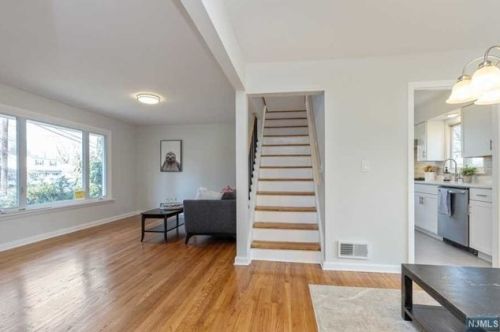 16 Beechwood Rd, Cresskill NJ  07626-1002 exterior