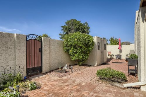 2916 Altadena Ave, Phoenix AZ 85029-3403 exterior