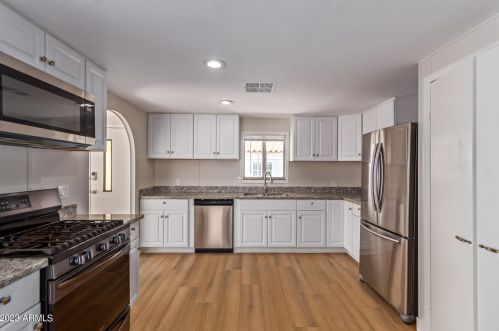 424 Charleston Ave, Phoenix AZ  85022-1529 exterior