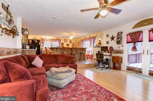 420 Pennsylvania Ave, West Deptford NJ 08063-1223 exterior