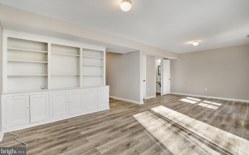 9005 Queen Maria Ct, Columbia MD 21045-2405 exterior