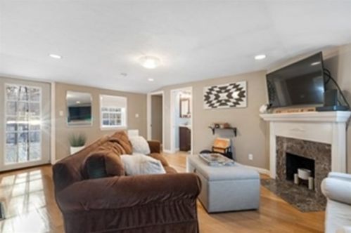 35 Mountain View Rd, Weymouth, MA 02189-1903