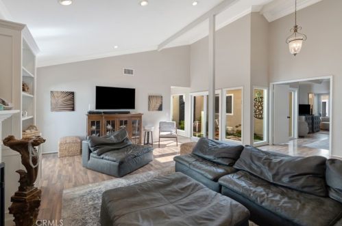 24 Whistling Swan, Irvine CA 92604-4527 exterior