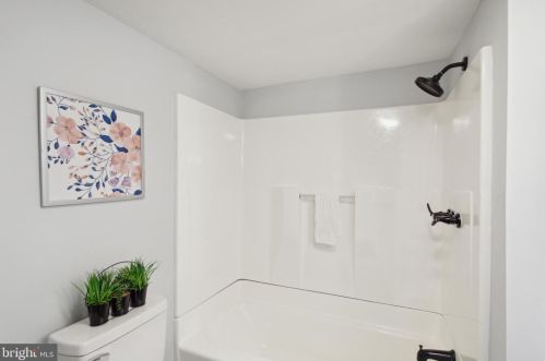 1860 Rosemore Ave, West Deptford NJ 08096-4327 exterior