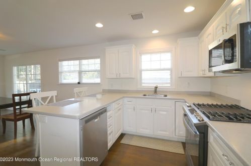 102 Amelia Cir, Little Silver NJ  07739-1442 exterior