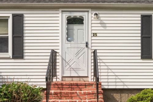 25 Cedar Grove Ave, Peabody, MA 01960-5707