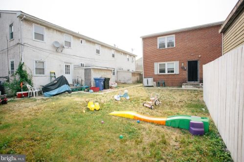 204-B Lakehurst Ave, West Deptford NJ  08063-1530 exterior