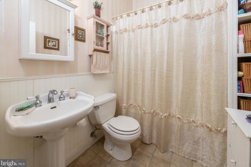 1359 Crown Pt Rd, West Deptford NJ 08093-1710 exterior