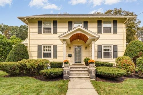 32 Windsor Rd, Milton MA  02186-2127 exterior