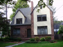 1669 Washington St, Newton, MA 02465-2229