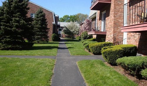 240 High St, Taunton MA  02780-3527 exterior