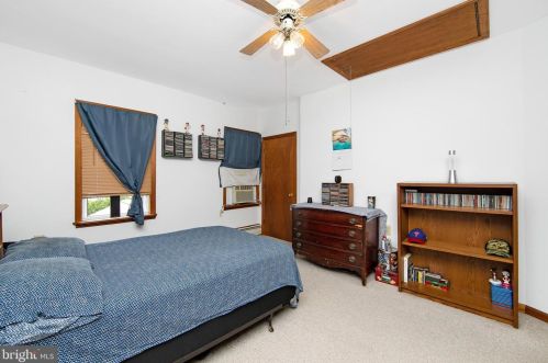 132 Main St, West Deptford NJ 08051-1046 exterior