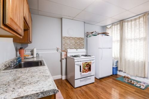 42 Lewis St, Worcester MA 01610-1702 exterior