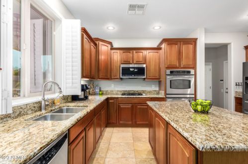 25311 51 Dr, Phoenix AZ 85035-1901 exterior