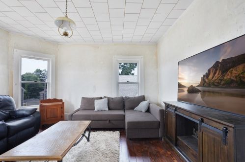 214 Cambridge St, Fall River MA 02721-2665 exterior