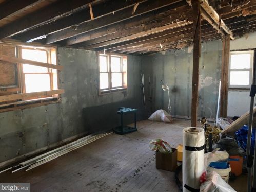 12 Clifford Ave, West Deptford, NJ 08093-1662