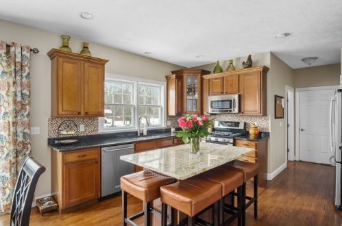 62 Chelsea Dr, Seekonk MA 02771-4923 exterior