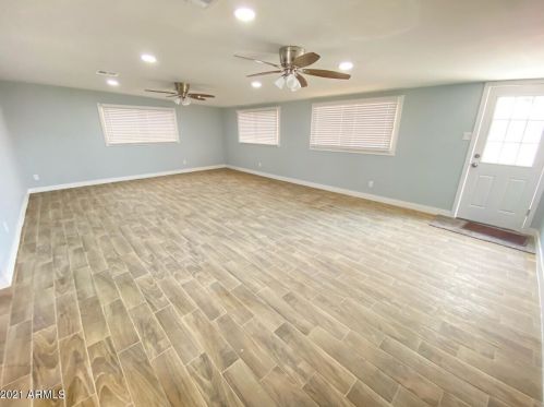 7015 Camelback Rd, Phoenix AZ  85033-1535 exterior