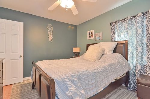 42 Raymond St, Fall River MA 02723-2823 exterior