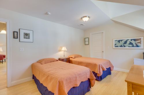 40 Main St, Falmouth MA 02540-3129 exterior