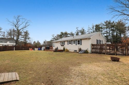 83 Colonial Dr, Taunton MA 02780-3801 exterior