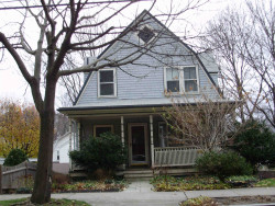 32 Circuit Ave, Newton, MA 02461-1603