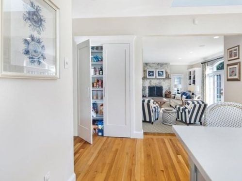 4 Sayles Rd, Hingham MA 02043-2678 exterior