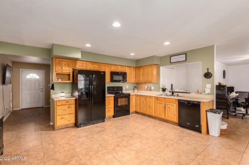 3762 Crocus Dr, Phoenix AZ 85032-5419 exterior