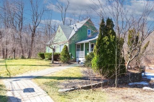 174 Pleasant St, Worcester, MA 01609-2038