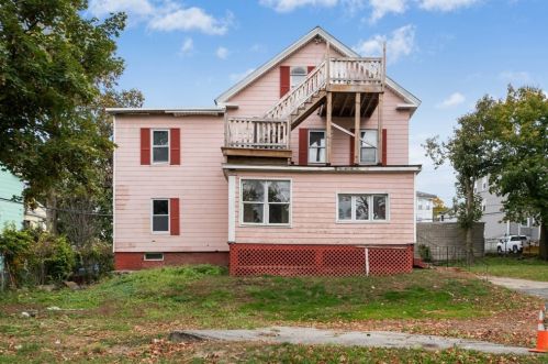 57 Fox St, Worcester, MA 01604-4331