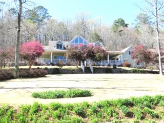 411 Island Dr, Scottsboro, AL 35769-9311