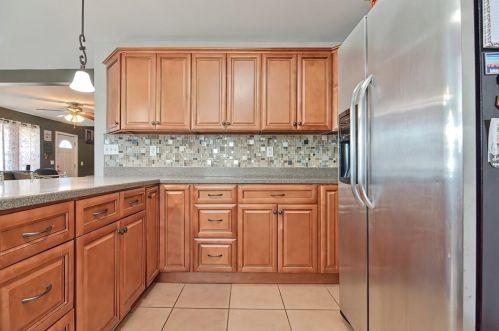 42 Raymond St, Fall River MA 02723-2823 exterior