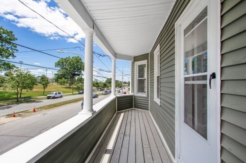 556 Bradford Ave, Fall River MA 02721-1017 exterior