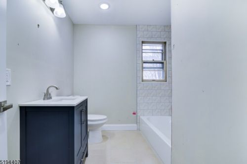 96 Greylock Ave, Belleville NJ 07109-3326 exterior