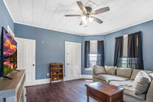 214 Cambridge St, Fall River MA 02721-2665 exterior