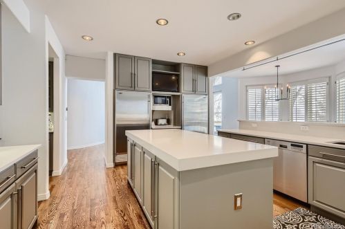 27 Glenmoor Dr, Englewood CO 80113-7115 exterior