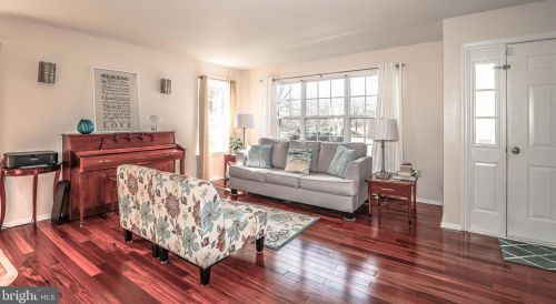 9 Canal Vw Dr, Trenton NJ 08648-1319 exterior