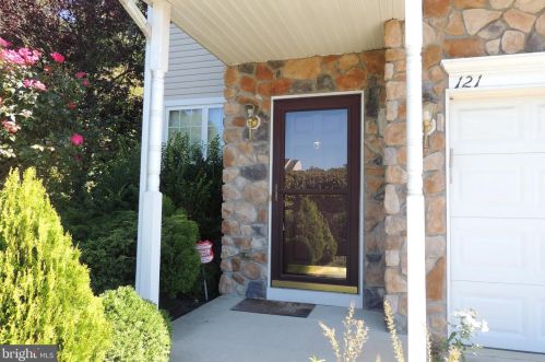 121 Chancellor Dr, West Deptford NJ  08096-5158 exterior