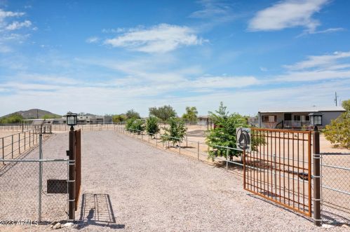 39068 15th Ave, Phoenix AZ 85086-7226 exterior