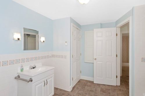 1686 Beacon St, Newton MA 02468-1463 exterior