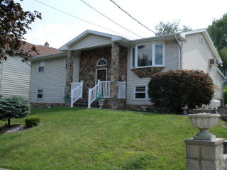 369 State St, West Nanticoke, PA 18634-2511