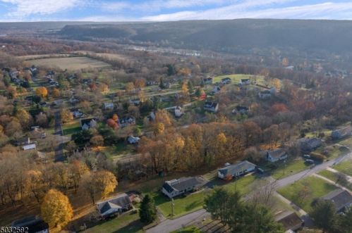 75 Dawn Rd, Milford NJ 08848-1112 exterior