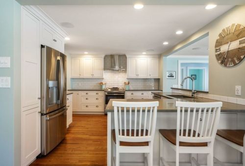 58 Taylor Ave, Dedham MA 02026-5104 exterior