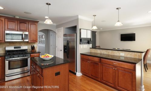 26 Orch Pl, Little Silver NJ 07739-1428 exterior