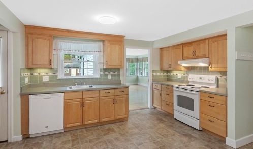 1686 Beacon St, Newton MA 02468-1463 exterior