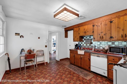 267 Rumson Rd, Little Silver NJ 07739-1657 exterior