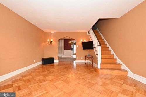 3033 Knorr St, Philadelphia, PA 19149-2506