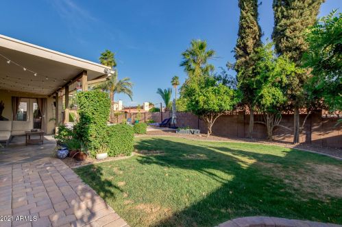 725 Country Gables Dr, Phoenix AZ 85053-4528 exterior