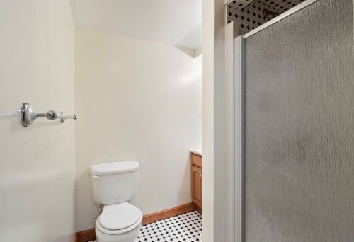 1069 Burt St, Taunton MA 02780-5166 exterior