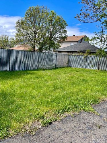 20 Lincoln Ave, Carteret NJ 07008-3115 exterior